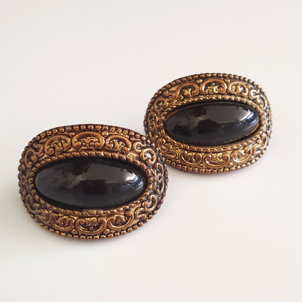 FAUX ONYX GOLD TONE LARGE CLIP ON COSTUME JEWELRY MOD ART DECO